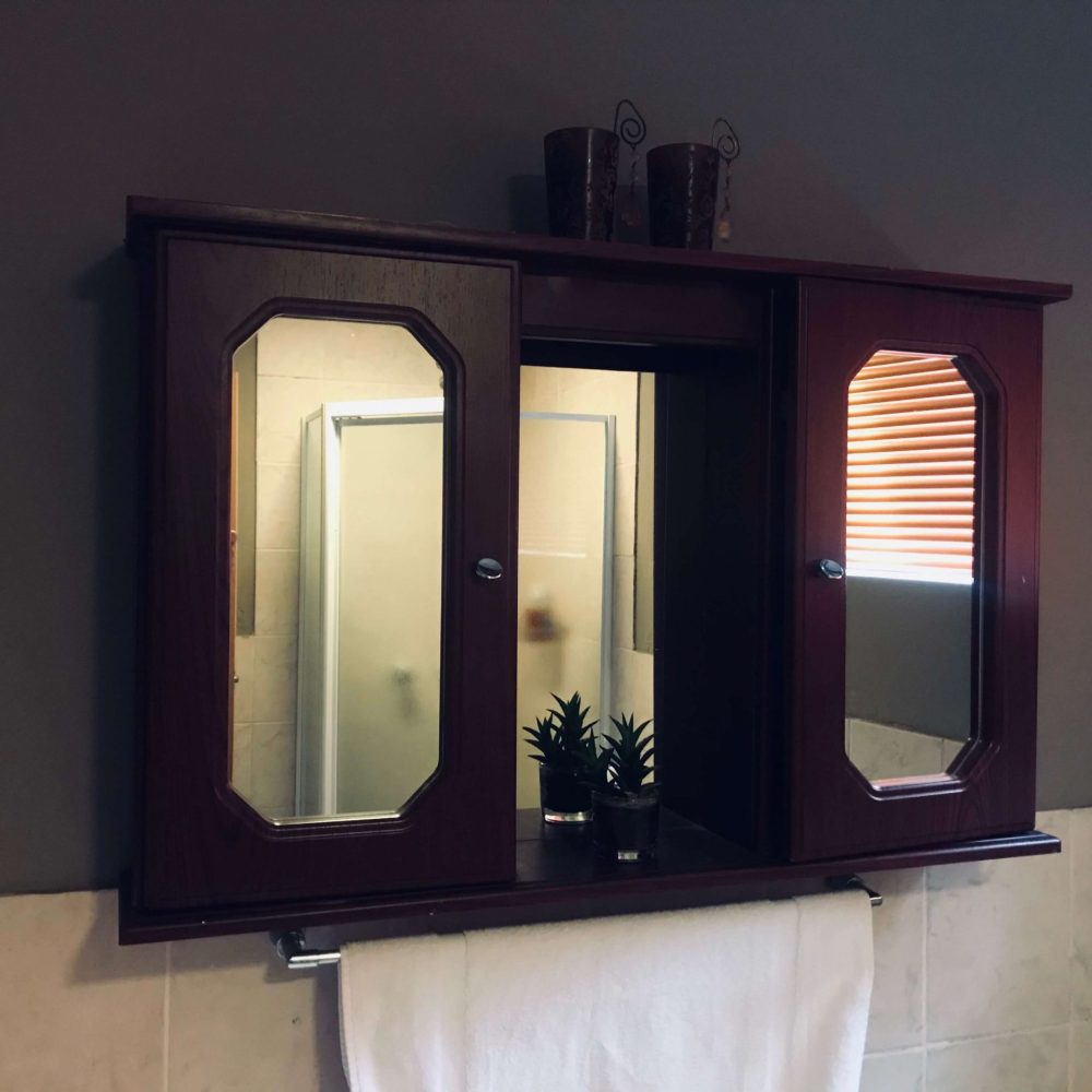 Self cater bthroom vanity