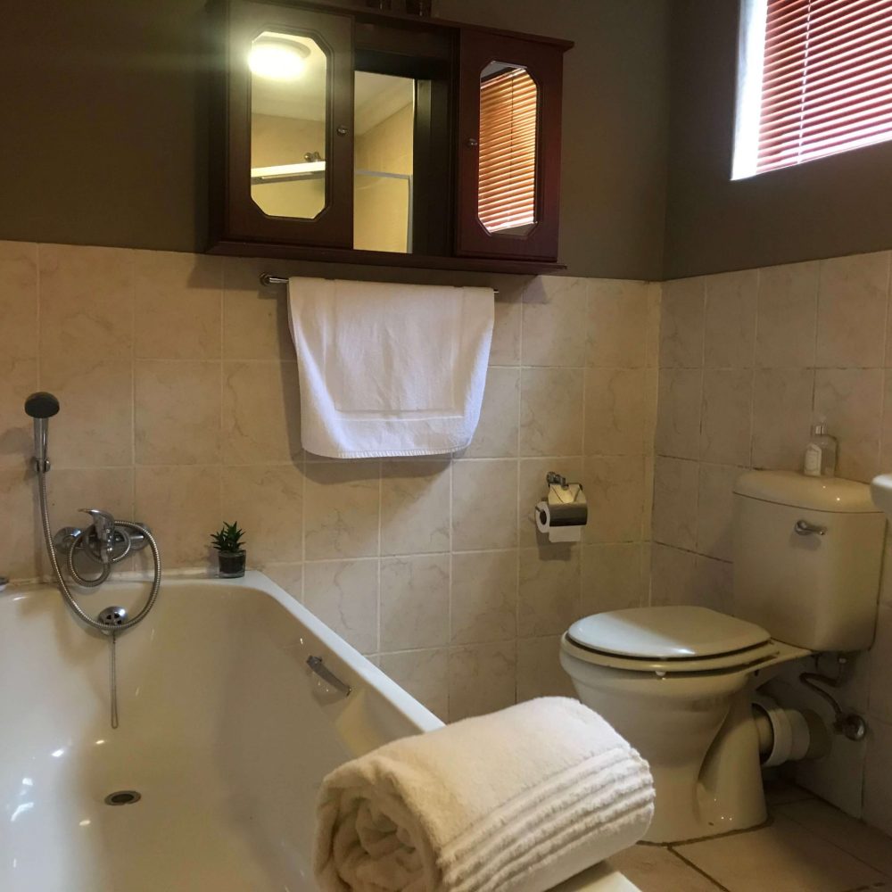 Self cater room 2 ensuite bathroom