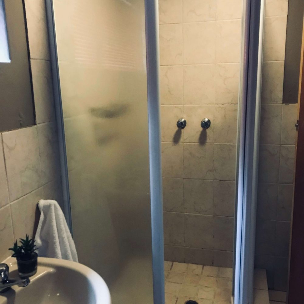 Self cater shower room 2